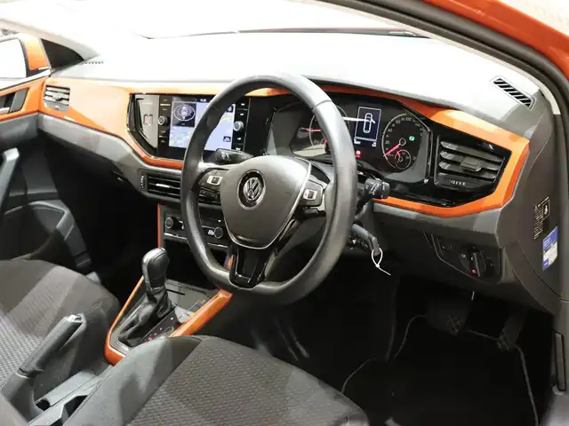 フォルクスワーゲン ポロ TSIコンフォートライン 静岡県 2019(平31)年 1.7万km エナジェティックオレンジメタリック １オーナー /discoverProパッケージ /純正ナビ/TV・CD・DVD/セーフティパッケージ/・ACC/・BSM/・パーキングアシスト/・衝突軽減ブレーキ/Carplay/バックカメラ/ETC2.0/スペアキー