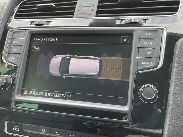フォルクスワーゲン ゴルフ ヴァリアント TSI ハイライン BMテクノ 東京都 2014(平26)年 7.8万km オリックスホワイトパールエフェクト Discover Pro(ナビゲーションシステム)/・純正8インチナビ/(フルセグ/DVD/Bluetooth)/アダプティブクルーズコントール/プリクラッシュブレーキシステム/レーンキープアシストシステム/パークディスタンスコントロール/アダプティブシャシーコントロール/フロント&リアトラフィックアラート/電動パーキング/革巻きステアリング/ステアリングスイッチ/左右独立温度調整エアコン/純正フロアマット/ETC/スペアキー×1/取扱説明書