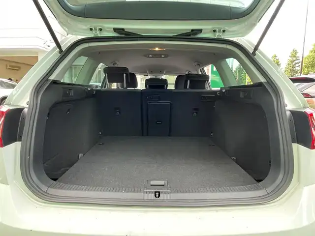 フォルクスワーゲン ゴルフ ヴァリアント TSI ハイライン BMテクノ 東京都 2014(平26)年 7.8万km オリックスホワイトパールエフェクト Discover Pro(ナビゲーションシステム)/・純正8インチナビ/(フルセグ/DVD/Bluetooth)/アダプティブクルーズコントール/プリクラッシュブレーキシステム/レーンキープアシストシステム/パークディスタンスコントロール/アダプティブシャシーコントロール/フロント&リアトラフィックアラート/電動パーキング/革巻きステアリング/ステアリングスイッチ/左右独立温度調整エアコン/純正フロアマット/ETC/スペアキー×1/取扱説明書