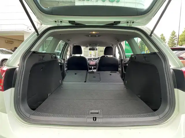 フォルクスワーゲン ゴルフ ヴァリアント TSI ハイライン BMテクノ 東京都 2014(平26)年 7.8万km オリックスホワイトパールエフェクト Discover Pro(ナビゲーションシステム)/・純正8インチナビ/(フルセグ/DVD/Bluetooth)/アダプティブクルーズコントール/プリクラッシュブレーキシステム/レーンキープアシストシステム/パークディスタンスコントロール/アダプティブシャシーコントロール/フロント&リアトラフィックアラート/電動パーキング/革巻きステアリング/ステアリングスイッチ/左右独立温度調整エアコン/純正フロアマット/ETC/スペアキー×1/取扱説明書