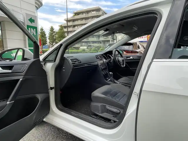 フォルクスワーゲン ゴルフ ヴァリアント TSI ハイライン BMテクノ 東京都 2014(平26)年 7.8万km オリックスホワイトパールエフェクト Discover Pro(ナビゲーションシステム)/・純正8インチナビ/(フルセグ/DVD/Bluetooth)/アダプティブクルーズコントール/プリクラッシュブレーキシステム/レーンキープアシストシステム/パークディスタンスコントロール/アダプティブシャシーコントロール/フロント&リアトラフィックアラート/電動パーキング/革巻きステアリング/ステアリングスイッチ/左右独立温度調整エアコン/純正フロアマット/ETC/スペアキー×1/取扱説明書