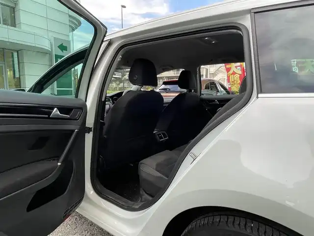 フォルクスワーゲン ゴルフ ヴァリアント TSI ハイライン BMテクノ 東京都 2014(平26)年 7.8万km オリックスホワイトパールエフェクト Discover Pro(ナビゲーションシステム)/・純正8インチナビ/(フルセグ/DVD/Bluetooth)/アダプティブクルーズコントール/プリクラッシュブレーキシステム/レーンキープアシストシステム/パークディスタンスコントロール/アダプティブシャシーコントロール/フロント&リアトラフィックアラート/電動パーキング/革巻きステアリング/ステアリングスイッチ/左右独立温度調整エアコン/純正フロアマット/ETC/スペアキー×1/取扱説明書