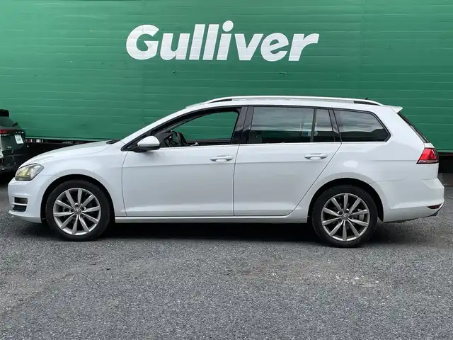 フォルクスワーゲン ゴルフ ヴァリアント TSI ハイライン BMテクノ 東京都 2014(平26)年 7.8万km オリックスホワイトパールエフェクト Discover Pro(ナビゲーションシステム)/・純正8インチナビ/(フルセグ/DVD/Bluetooth)/アダプティブクルーズコントール/プリクラッシュブレーキシステム/レーンキープアシストシステム/パークディスタンスコントロール/アダプティブシャシーコントロール/フロント&リアトラフィックアラート/電動パーキング/革巻きステアリング/ステアリングスイッチ/左右独立温度調整エアコン/純正フロアマット/ETC/スペアキー×1/取扱説明書