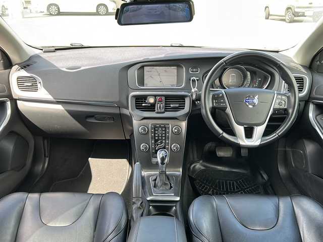 ボルボ Ｖ４０ T－4 スポーツ 茨城県 2014(平26)年 11.8万km パール 純正HDDナビ/クルーズコントロール/本革レザーシート/シートヒーター/パワーシート/ドライブレコーダー/ETC/バックカメラ/オートライト/HIDヘッドライト/純正17inアルミホイール/フロアマット