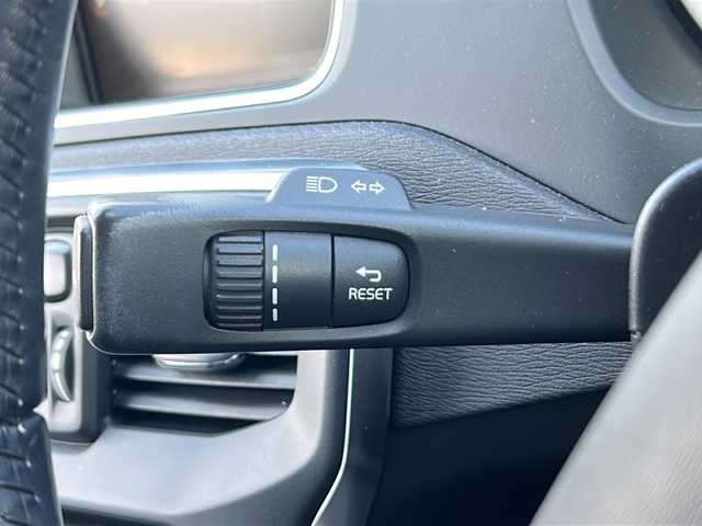ボルボ Ｖ４０ T－4 スポーツ 茨城県 2014(平26)年 11.8万km パール 純正HDDナビ/クルーズコントロール/本革レザーシート/シートヒーター/パワーシート/ドライブレコーダー/ETC/バックカメラ/オートライト/HIDヘッドライト/純正17inアルミホイール/フロアマット