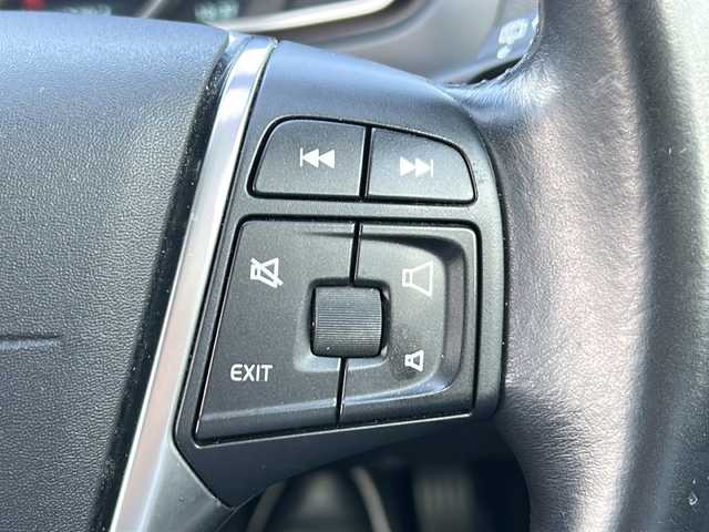 ボルボ Ｖ４０ T－4 スポーツ 茨城県 2014(平26)年 11.8万km パール 純正HDDナビ/クルーズコントロール/本革レザーシート/シートヒーター/パワーシート/ドライブレコーダー/ETC/バックカメラ/オートライト/HIDヘッドライト/純正17inアルミホイール/フロアマット