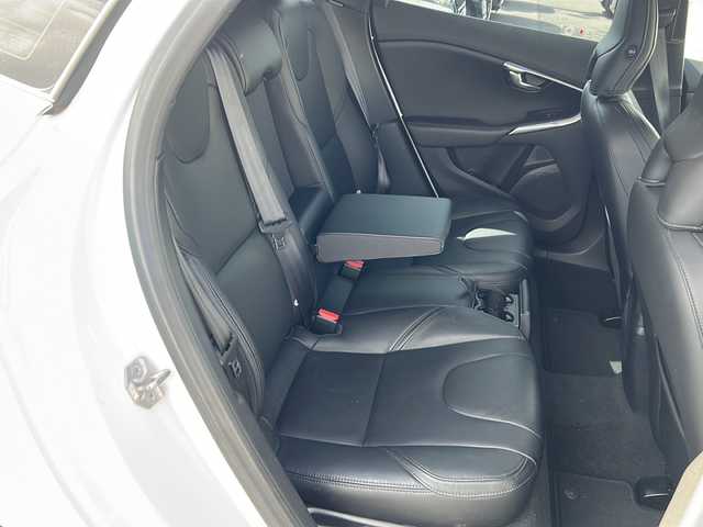 ボルボ Ｖ４０ T－4 スポーツ 茨城県 2014(平26)年 11.8万km パール 純正HDDナビ/クルーズコントロール/本革レザーシート/シートヒーター/パワーシート/ドライブレコーダー/ETC/バックカメラ/オートライト/HIDヘッドライト/純正17inアルミホイール/フロアマット