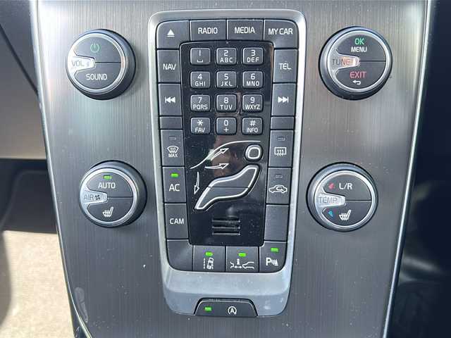 ボルボ Ｖ４０ T－4 スポーツ 茨城県 2014(平26)年 11.8万km パール 純正HDDナビ/クルーズコントロール/本革レザーシート/シートヒーター/パワーシート/ドライブレコーダー/ETC/バックカメラ/オートライト/HIDヘッドライト/純正17inアルミホイール/フロアマット