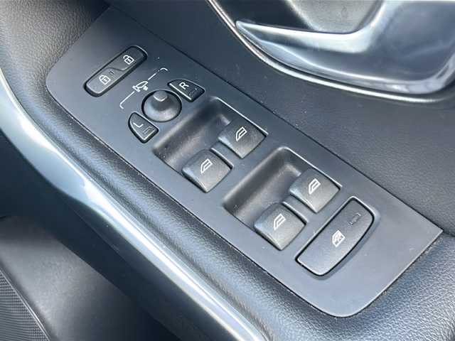 ボルボ Ｖ４０ T－4 スポーツ 茨城県 2014(平26)年 11.8万km パール 純正HDDナビ/クルーズコントロール/本革レザーシート/シートヒーター/パワーシート/ドライブレコーダー/ETC/バックカメラ/オートライト/HIDヘッドライト/純正17inアルミホイール/フロアマット