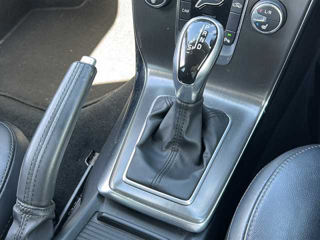 ボルボ Ｖ４０ T－4 スポーツ 茨城県 2014(平26)年 11.8万km パール 純正HDDナビ/クルーズコントロール/本革レザーシート/シートヒーター/パワーシート/ドライブレコーダー/ETC/バックカメラ/オートライト/HIDヘッドライト/純正17inアルミホイール/フロアマット