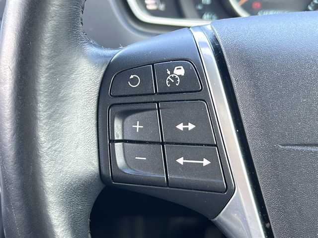ボルボ Ｖ４０ T－4 スポーツ 茨城県 2014(平26)年 11.8万km パール 純正HDDナビ/クルーズコントロール/本革レザーシート/シートヒーター/パワーシート/ドライブレコーダー/ETC/バックカメラ/オートライト/HIDヘッドライト/純正17inアルミホイール/フロアマット