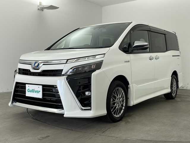 トヨタ ヴォクシー ハイブリッド ZS 煌Ⅱ 兵庫県 2019(令1)年 7.3万km ホワイトパールクリスタルシャイン ・トヨタセーフティーセンス/・プリクラッシュセーフティ/・レーンディバチャーアラート/・オートマチックハイビーム/・先行車発進告知機能/・パーキングサポートブレーキ/・誤発進抑制機能/・クリアランスソナー/・アルパイン製10インチナビ＆フルセグ＆BT＆DVD＆SD/・バックカメラ/・アルパイン製リアフリップダウンモニター/・両側パワースライドドア/・スマートキー/・プッシュスタート/・スペアキー/・フロアマット/・純正16インチアルミホイール/・後席エアコン/・LEDヘッドライト/・LEDフォグ/・オートライト/・横滑り防止装置/・前席シートヒーター/・社外前後ドライブレコーダー