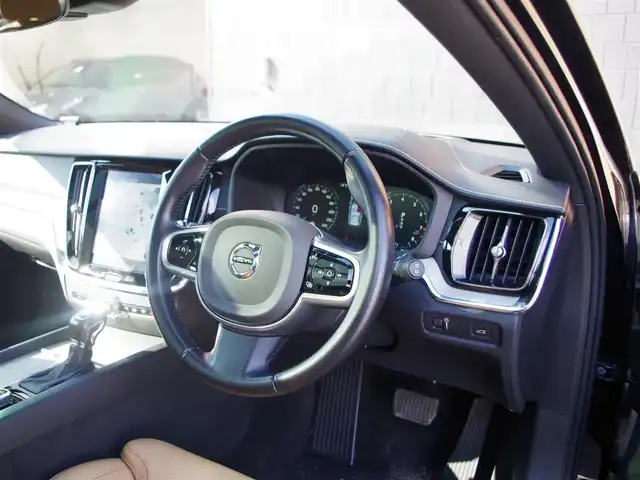 ボルボ Ｖ６０ T5 インスクリプション 埼玉県 2018(平30)年 3.4万km オニキスブラックP ベージュレザーシート/アダプティブクルーズコントロール/インテリセーフ/パノラミックスライディングル-フ/harman/kardon/Carplay/ブラインドスポットモニタ-/全周囲カメラ/HUD/ETC/フルセグTV/シートヒーター