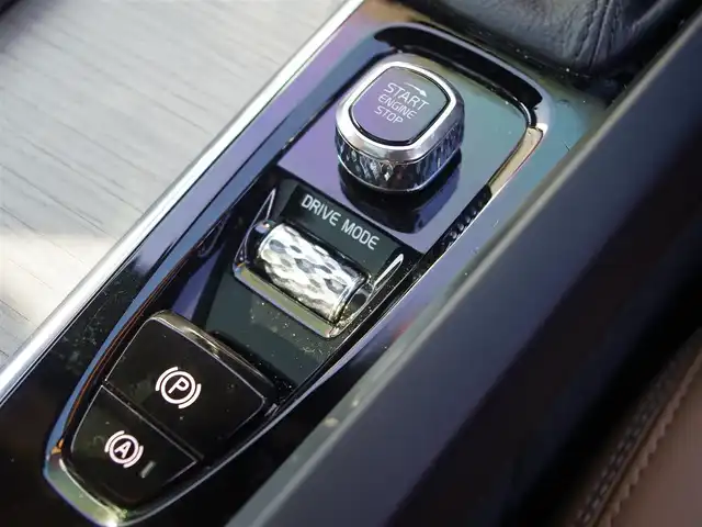 ボルボ Ｖ６０ T5 インスクリプション 埼玉県 2018(平30)年 3.4万km オニキスブラックP ベージュレザーシート/アダプティブクルーズコントロール/インテリセーフ/パノラミックスライディングル-フ/harman/kardon/Carplay/ブラインドスポットモニタ-/全周囲カメラ/HUD/ETC/フルセグTV/シートヒーター