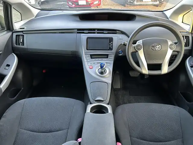トヨタ プリウス S 熊本県 2012(平24)年 6.9万km ホワイトパールクリスタルシャイン 純正カーナビ/AM/FM/CD/TV/AUX/フォグランプ/ステアリングスイッチ/電動格納ミラー/ウィンカーミラー/ドアバイザー/トノカバー/純正フロアマット