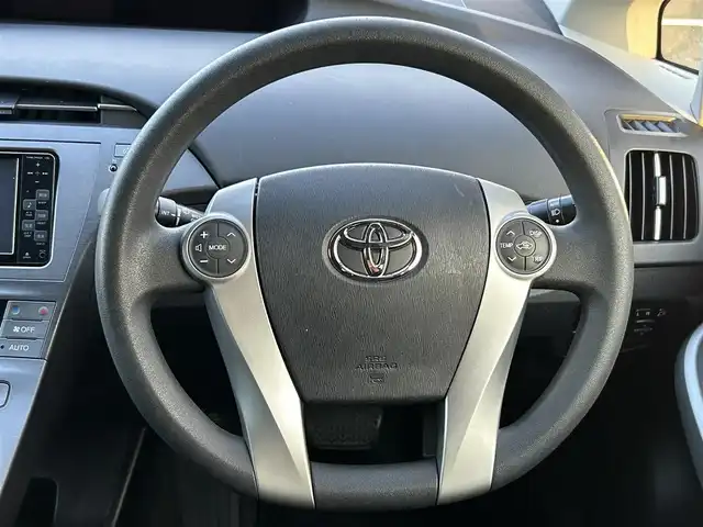 トヨタ プリウス S 熊本県 2012(平24)年 6.9万km ホワイトパールクリスタルシャイン 純正カーナビ/AM/FM/CD/TV/AUX/フォグランプ/ステアリングスイッチ/電動格納ミラー/ウィンカーミラー/ドアバイザー/トノカバー/純正フロアマット