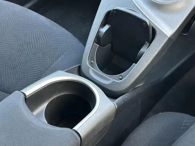 トヨタ プリウス S 熊本県 2012(平24)年 6.9万km ホワイトパールクリスタルシャイン 純正カーナビ/AM/FM/CD/TV/AUX/フォグランプ/ステアリングスイッチ/電動格納ミラー/ウィンカーミラー/ドアバイザー/トノカバー/純正フロアマット