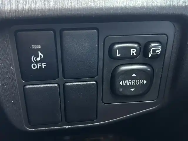 トヨタ プリウス S 熊本県 2012(平24)年 6.9万km ホワイトパールクリスタルシャイン 純正カーナビ/AM/FM/CD/TV/AUX/フォグランプ/ステアリングスイッチ/電動格納ミラー/ウィンカーミラー/ドアバイザー/トノカバー/純正フロアマット