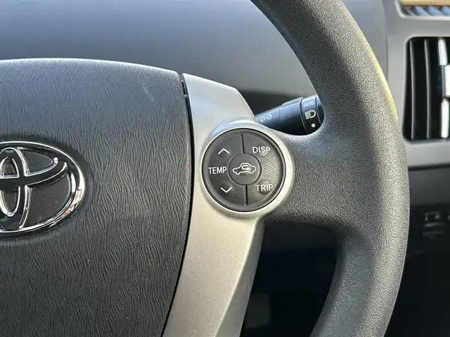 トヨタ プリウス S 熊本県 2012(平24)年 6.9万km ホワイトパールクリスタルシャイン 純正カーナビ/AM/FM/CD/TV/AUX/フォグランプ/ステアリングスイッチ/電動格納ミラー/ウィンカーミラー/ドアバイザー/トノカバー/純正フロアマット