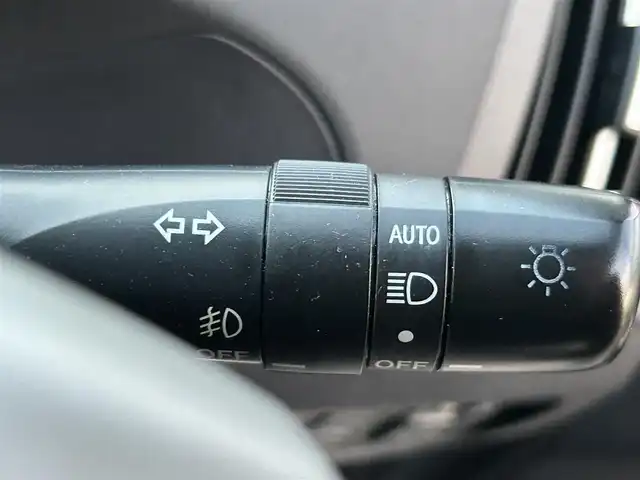 トヨタ プリウス S 熊本県 2012(平24)年 6.9万km ホワイトパールクリスタルシャイン 純正カーナビ/AM/FM/CD/TV/AUX/フォグランプ/ステアリングスイッチ/電動格納ミラー/ウィンカーミラー/ドアバイザー/トノカバー/純正フロアマット