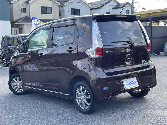日産 デイズ HWS X Vセレ +SeftyⅡ 愛知県 2015(平27)年 8.4万km モカブラウンP (株)IDOMが運営する【じしゃロン名古屋鳴海店】の自社ローン専用車両になりますこちらは現金またはオートローンご利用時の価格です。自社ローンご希望の方は別途その旨お申付け下さい/純正ナビ（MC314D-W）/純正CD/DVD/Bluetooth接続/フルセグTV/アラウンドビューモニター/ETC/横滑り防止装置/衝突被害軽減システム/フォグランプ/純正アルミホイール付き夏タイヤ積載（155/65/R14）/社外13インチアルミホイール/スペアキー/スマートキー/プッシュスタート/取扱説明書/ドアバイザー