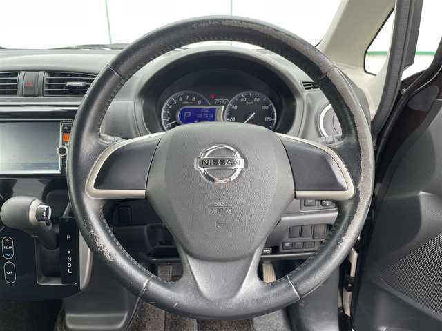 日産 デイズ HWS X Vセレ +SeftyⅡ 愛知県 2015(平27)年 8.4万km モカブラウンP (株)IDOMが運営する【じしゃロン名古屋鳴海店】の自社ローン専用車両になりますこちらは現金またはオートローンご利用時の価格です。自社ローンご希望の方は別途その旨お申付け下さい/純正ナビ（MC314D-W）/純正CD/DVD/Bluetooth接続/フルセグTV/アラウンドビューモニター/ETC/横滑り防止装置/衝突被害軽減システム/フォグランプ/純正アルミホイール付き夏タイヤ積載（155/65/R14）/社外13インチアルミホイール/スペアキー/スマートキー/プッシュスタート/取扱説明書/ドアバイザー