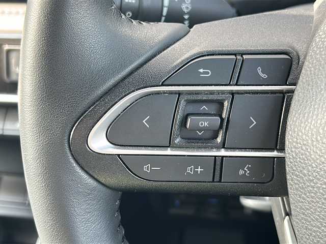 トヨタ ヴォクシー S－Z 三重県 2022(令4)年 4.5万km ホワイトパールクリスタルシャイン 純正ナビ/バックカメラ/両側パワースライドドア/ビルトインETC2.0/パワーバックドア/1・2列シートヒーター/革巻きステアリング/ステアリングリモコン/前後コーナーセンサー/電子パーキング/USB給電ポート/リヤサンシェード/スペアキー/オートハイビーム/純正フロアマット/オットマン/電動格納ミラー/禁煙車