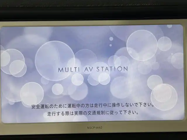 トヨタ アクア S 佐賀県 2013(平25)年 8.9万km ライムホワイトパールクリスタルシャイン 純正7インチナビ/CD/ワンセグ/Bluetooth/横滑り防止/ETC/バックカメラ/オートエアコン/オートライト/ドアバイザー/ISOFIX対応/ウィンカーミラー/スマートキー/スペアキー/純正フロアマット