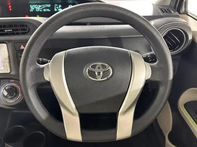 トヨタ アクア S 佐賀県 2013(平25)年 8.9万km ライムホワイトパールクリスタルシャイン 純正7インチナビ/CD/ワンセグ/Bluetooth/横滑り防止/ETC/バックカメラ/オートエアコン/オートライト/ドアバイザー/ISOFIX対応/ウィンカーミラー/スマートキー/スペアキー/純正フロアマット