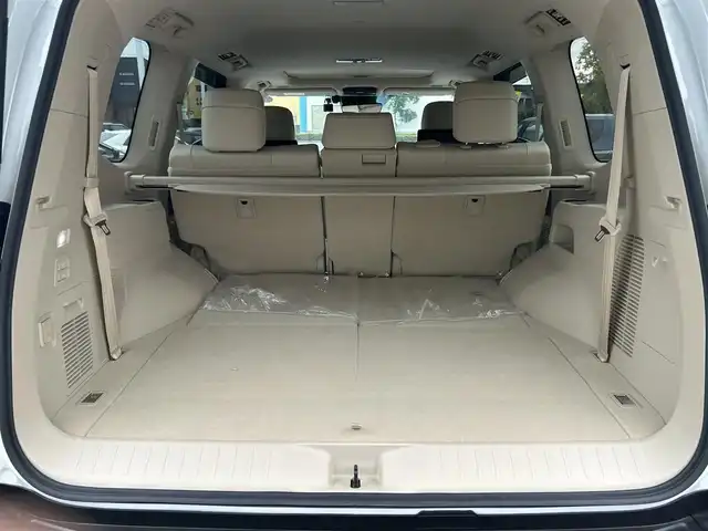 トヨタ ランドクルーザー ZX 愛媛県 2024(令6)年 0.1万km プレシャスホワイトパール メーカーオプション純正ナビ/BT/AM・FM/フルセグTV/JBLサウンド/リヤエンターテインメントシステム/ビルトインETC2.0/前後ドライブレコーダー/全方位カメラ/モデリスタエアロパーツ/サンルーフ/ルーフレール/本革シート/前席パワーシート/全席シートヒーター・クーラー/D席シートメモリー/ステアリングヒーター/オートライト/オートマチックハイビーム/追従型クルーズコントロール/ブラインドスポットモニター/ヘッドアップディスプレイ/4WD/ダウンヒルアシストコントロール/センターデフロック/純正アルミホイール/純正アルミホイール