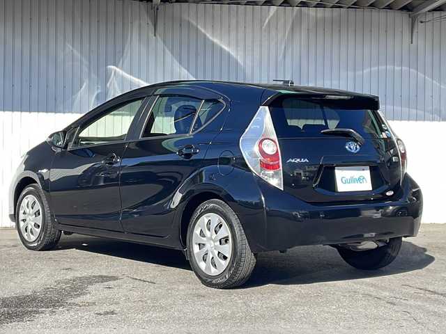 トヨタ アクア S 長野県 2014(平26)年 4.9万km ブラックマイカ 純正メモリナビTV/Bluetooth/バックカメラ/ETC/ブラックレザー調シートカバー/純正フロアマット/取説