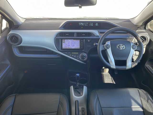 トヨタ アクア S 長野県 2014(平26)年 4.9万km ブラックマイカ 純正メモリナビTV/Bluetooth/バックカメラ/ETC/ブラックレザー調シートカバー/純正フロアマット/取説