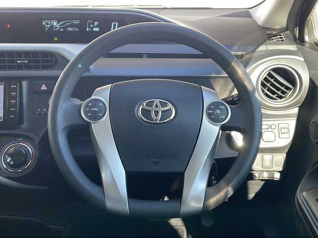 トヨタ アクア S 長野県 2014(平26)年 4.9万km ブラックマイカ 純正メモリナビTV/Bluetooth/バックカメラ/ETC/ブラックレザー調シートカバー/純正フロアマット/取説