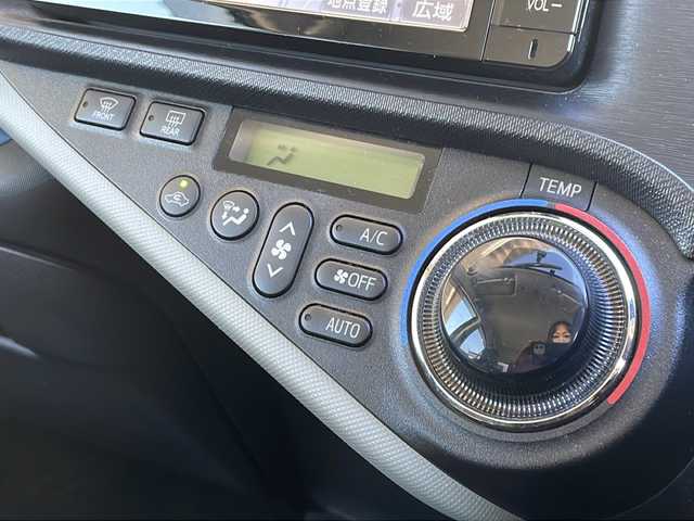 トヨタ アクア S 長野県 2014(平26)年 4.9万km ブラックマイカ 純正メモリナビTV/Bluetooth/バックカメラ/ETC/ブラックレザー調シートカバー/純正フロアマット/取説