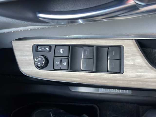 トヨタ ハリアー Z 山口県 2024(令6)年 0.4万km プラチナホワイトパールマイカ ワンオーナー/調光パノラマルーフ/JBLプレミアムサウンド/純正12.3インチディスプレイオーディオ/・ナビキット/・フルセグテレビ/・Bluetooth/・AM/FM/USB/Miracast/バックカメラ/デジタルインナーミラー/ETC2.0/トヨタセーフティセンス/・プリクラッシュセーフティ/・レーダークルーズコントロール/・レーントレーシングアシスト/・オートマチックハイビーム/・ブラインドスポットモニター/・クリアランスソナー/ヘッドアップディスプレイ/D席パワーシート/純正LEDヘッドライト/パワーバックドア/純正19インチAW/スマートキー/スペアキー/取扱説明書/保証書