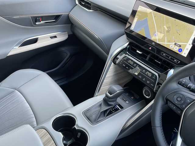 トヨタ ハリアー Z 山口県 2024(令6)年 0.4万km プラチナホワイトパールマイカ ワンオーナー/調光パノラマルーフ/JBLプレミアムサウンド/純正12.3インチディスプレイオーディオ/・ナビキット/・フルセグテレビ/・Bluetooth/・AM/FM/USB/Miracast/バックカメラ/デジタルインナーミラー/ETC2.0/トヨタセーフティセンス/・プリクラッシュセーフティ/・レーダークルーズコントロール/・レーントレーシングアシスト/・オートマチックハイビーム/・ブラインドスポットモニター/・クリアランスソナー/ヘッドアップディスプレイ/D席パワーシート/純正LEDヘッドライト/パワーバックドア/純正19インチAW/スマートキー/スペアキー/取扱説明書/保証書