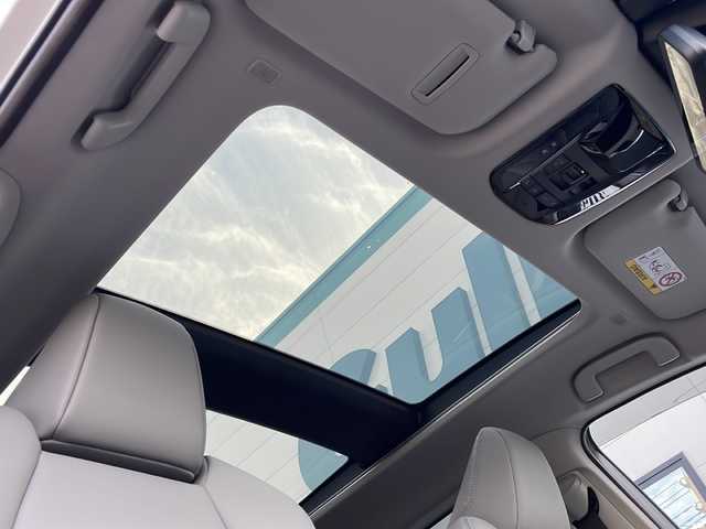 トヨタ ハリアー Z 山口県 2024(令6)年 0.4万km プラチナホワイトパールマイカ ワンオーナー/調光パノラマルーフ/JBLプレミアムサウンド/純正12.3インチディスプレイオーディオ/・ナビキット/・フルセグテレビ/・Bluetooth/・AM/FM/USB/Miracast/バックカメラ/デジタルインナーミラー/ETC2.0/トヨタセーフティセンス/・プリクラッシュセーフティ/・レーダークルーズコントロール/・レーントレーシングアシスト/・オートマチックハイビーム/・ブラインドスポットモニター/・クリアランスソナー/ヘッドアップディスプレイ/D席パワーシート/純正LEDヘッドライト/パワーバックドア/純正19インチAW/スマートキー/スペアキー/取扱説明書/保証書