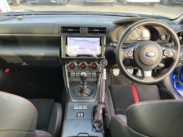 スバル ＢＲＺ S 福岡県 2022(令4)年 0.5万km WRブルーパール 登録時走行距離 4654km/6速MT/純正8インチナビ/→AM/FM/フルセグTV/→CD/DVD/バックカメラ/クルーズコントロール/前方ドライブレコーダー/ETC/ステアリングリモコン/ハーフレザーシート/前席シートヒーター/LEDオートライト/純正18インチアルミ/プッシュスタート/スマートキー