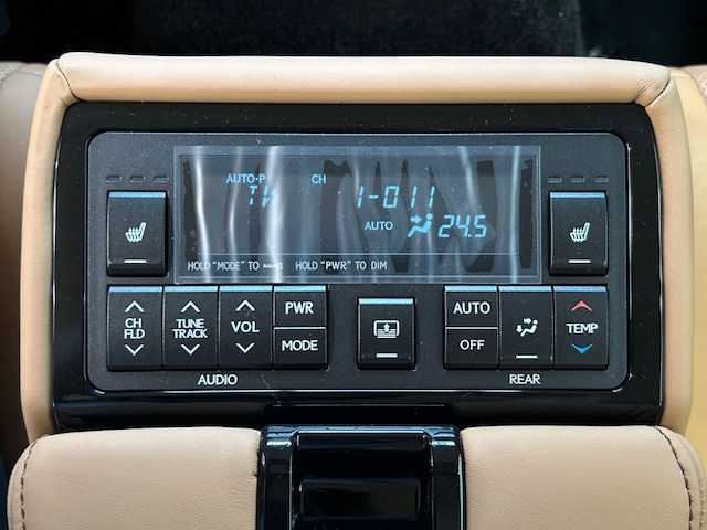 レクサス ＧＳ 450h バージョンL 宮城県 2012(平24)年 8.2万km ソニックシルバー サンルーフ/純正ナビ/バックカメラ/フルセグTV/Bluetooth/CD/レーダークルーズコントロール/プリクラッシュセーフティ/クリアランスソナー/アダプティブ・フロントライティング・システム/ブレーキホールド/MTモード付きAT/パドルシフト/本革レザーシート/全席シートヒーター/前席エアーシート/前席パワーシート/前席シートメモリー/LEDヘッドライト/フォグランプ/オートライト/純正アルミホイール/純正ビルトインETC/純正ドライブレコーダー/純正フロアマット