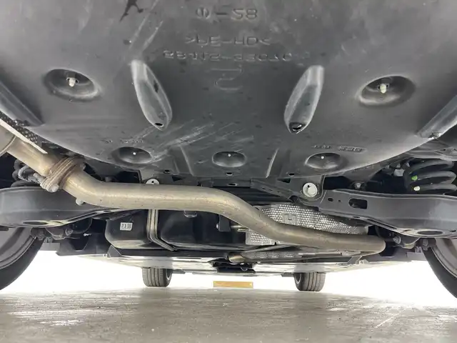 トヨタ カムリ WSレザーパッケージ 愛知県 2019(令1)年 4.9万km プラチナホワイトパールマイカ 禁煙車/ワンオーナー/純正8インチナビ/（CD/DVD/Bluetooth/フルセグTV/USB)/バックカメラ/トヨタセーフティセンス/・プリクラッシュセーフティ/・レーダークルーズコントロール/・レーントレーシングアシスト/・オートマチックハイビーム/・ロードサインアシスト/・ブラインドスポットモニター/・パーキングサポートブレーキ/・パーキングサポートブレーキ/ヘッドアップディスプレイ/ETC/前後ドライブレコーダー/レザーシート/シートヒーター/パワーシート/パドルシフト/純正18インチアルミホイール/スマートキー/スペアキー1本/プッシュスタート/LEDヘッドライト/フロントフォグランプ/オートライト/純正フロアマット/横滑り防止装置/電子パーキングブレーキ/オートホールド