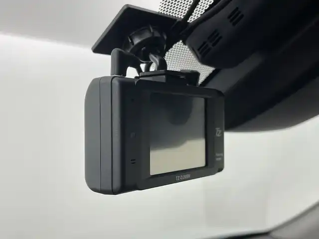 トヨタ カムリ WSレザーパッケージ 愛知県 2019(令1)年 4.9万km プラチナホワイトパールマイカ 禁煙車/ワンオーナー/純正8インチナビ/（CD/DVD/Bluetooth/フルセグTV/USB)/バックカメラ/トヨタセーフティセンス/・プリクラッシュセーフティ/・レーダークルーズコントロール/・レーントレーシングアシスト/・オートマチックハイビーム/・ロードサインアシスト/・ブラインドスポットモニター/・パーキングサポートブレーキ/・パーキングサポートブレーキ/ヘッドアップディスプレイ/ETC/前後ドライブレコーダー/レザーシート/シートヒーター/パワーシート/パドルシフト/純正18インチアルミホイール/スマートキー/スペアキー1本/プッシュスタート/LEDヘッドライト/フロントフォグランプ/オートライト/純正フロアマット/横滑り防止装置/電子パーキングブレーキ/オートホールド