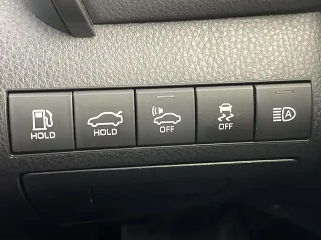 トヨタ カムリ WSレザーパッケージ 愛知県 2019(令1)年 4.9万km プラチナホワイトパールマイカ 禁煙車/ワンオーナー/純正8インチナビ/（CD/DVD/Bluetooth/フルセグTV/USB)/バックカメラ/トヨタセーフティセンス/・プリクラッシュセーフティ/・レーダークルーズコントロール/・レーントレーシングアシスト/・オートマチックハイビーム/・ロードサインアシスト/・ブラインドスポットモニター/・パーキングサポートブレーキ/・パーキングサポートブレーキ/ヘッドアップディスプレイ/ETC/前後ドライブレコーダー/レザーシート/シートヒーター/パワーシート/パドルシフト/純正18インチアルミホイール/スマートキー/スペアキー1本/プッシュスタート/LEDヘッドライト/フロントフォグランプ/オートライト/純正フロアマット/横滑り防止装置/電子パーキングブレーキ/オートホールド