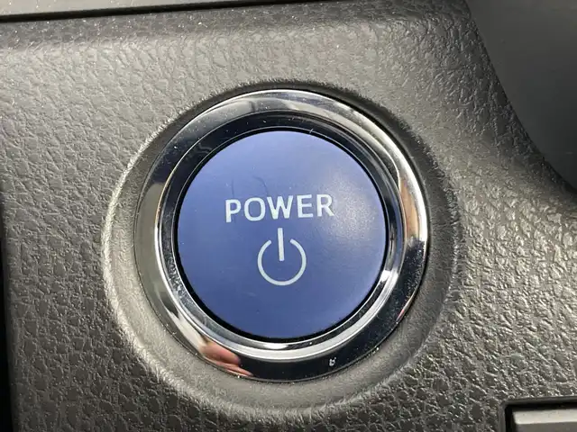 トヨタ カムリ WSレザーパッケージ 愛知県 2019(令1)年 4.9万km プラチナホワイトパールマイカ 禁煙車/ワンオーナー/純正8インチナビ/（CD/DVD/Bluetooth/フルセグTV/USB)/バックカメラ/トヨタセーフティセンス/・プリクラッシュセーフティ/・レーダークルーズコントロール/・レーントレーシングアシスト/・オートマチックハイビーム/・ロードサインアシスト/・ブラインドスポットモニター/・パーキングサポートブレーキ/・パーキングサポートブレーキ/ヘッドアップディスプレイ/ETC/前後ドライブレコーダー/レザーシート/シートヒーター/パワーシート/パドルシフト/純正18インチアルミホイール/スマートキー/スペアキー1本/プッシュスタート/LEDヘッドライト/フロントフォグランプ/オートライト/純正フロアマット/横滑り防止装置/電子パーキングブレーキ/オートホールド