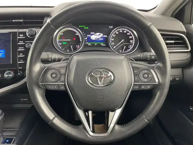 トヨタ カムリ WSレザーパッケージ 愛知県 2019(令1)年 4.9万km プラチナホワイトパールマイカ 禁煙車/ワンオーナー/純正8インチナビ/（CD/DVD/Bluetooth/フルセグTV/USB)/バックカメラ/トヨタセーフティセンス/・プリクラッシュセーフティ/・レーダークルーズコントロール/・レーントレーシングアシスト/・オートマチックハイビーム/・ロードサインアシスト/・ブラインドスポットモニター/・パーキングサポートブレーキ/・パーキングサポートブレーキ/ヘッドアップディスプレイ/ETC/前後ドライブレコーダー/レザーシート/シートヒーター/パワーシート/パドルシフト/純正18インチアルミホイール/スマートキー/スペアキー1本/プッシュスタート/LEDヘッドライト/フロントフォグランプ/オートライト/純正フロアマット/横滑り防止装置/電子パーキングブレーキ/オートホールド