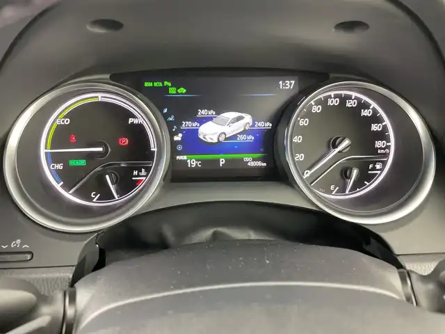 トヨタ カムリ WSレザーパッケージ 愛知県 2019(令1)年 4.9万km プラチナホワイトパールマイカ 禁煙車/ワンオーナー/純正8インチナビ/（CD/DVD/Bluetooth/フルセグTV/USB)/バックカメラ/トヨタセーフティセンス/・プリクラッシュセーフティ/・レーダークルーズコントロール/・レーントレーシングアシスト/・オートマチックハイビーム/・ロードサインアシスト/・ブラインドスポットモニター/・パーキングサポートブレーキ/・パーキングサポートブレーキ/ヘッドアップディスプレイ/ETC/前後ドライブレコーダー/レザーシート/シートヒーター/パワーシート/パドルシフト/純正18インチアルミホイール/スマートキー/スペアキー1本/プッシュスタート/LEDヘッドライト/フロントフォグランプ/オートライト/純正フロアマット/横滑り防止装置/電子パーキングブレーキ/オートホールド