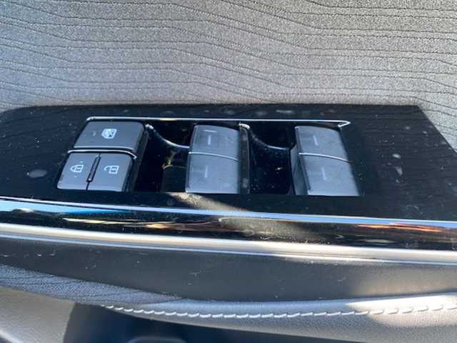 トヨタ クラウン ハイブリッド S 兵庫県 2019(平31)年 8.8万km ダークブルーマイカ 純正ナビ/・Bluetooth/・フルセグTV/追従付きクルーズコントロール/クリアランスソナー/レーンアシスト/オートライト/オートハイビーム/プリクラッシュ/パーキングサポート/RSA/革巻きステアリング/純正マット/ETC/シートヒーター/前後ドラレコ/電動オートパーキングブレーキ