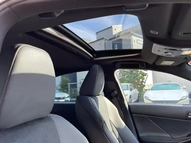 レクサス ＩＳ 500 FスポーツパフォーマンスファーストED 神奈川県 2023(令5)年 0.4万km ホワイトノーヴァガラスフレーク 500台限定車/サンルーフ/純正BBS製19インチAW/純正メモリーナビ・地デジTV/純正CD/DVD/SD/MSV/USB/BT/Miracast/パノラマモニター/ビルトインETC2.0/前後ドライブレコーダー/ベンガラ本木製コンビステアリング/ベンガラ本木製ドアパネル/レクサスセーフティシステム+/レーダークルーズコントロール/PCS/LTA/BSM/PKSA/PKSB/コーナーセンサー/オートハイビーム/LEDヘッドライト/前席パワーシート/シートヒーター/エアシート/ステアリングヒーター/パドルシフト/社外レーダー/プッシュスタート/スマートキー×2/カードキー×1/R7年ディーラー整備記録/保証書・取説あり