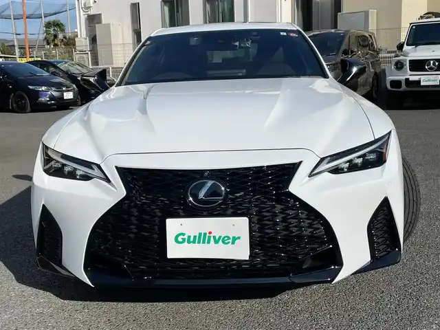 レクサス ＩＳ 500 FスポーツパフォーマンスファーストED 神奈川県 2023(令5)年 0.4万km ホワイトノーヴァガラスフレーク 500台限定車/サンルーフ/純正BBS製19インチAW/純正メモリーナビ・地デジTV/純正CD/DVD/SD/MSV/USB/BT/Miracast/パノラマモニター/ビルトインETC2.0/前後ドライブレコーダー/ベンガラ本木製コンビステアリング/ベンガラ本木製ドアパネル/レクサスセーフティシステム+/レーダークルーズコントロール/PCS/LTA/BSM/PKSA/PKSB/コーナーセンサー/オートハイビーム/LEDヘッドライト/前席パワーシート/シートヒーター/エアシート/ステアリングヒーター/パドルシフト/社外レーダー/プッシュスタート/スマートキー×2/カードキー×1/R7年ディーラー整備記録/保証書・取説あり