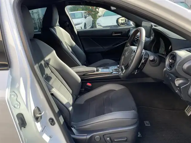 レクサス ＩＳ 500 FスポーツパフォーマンスファーストED 神奈川県 2023(令5)年 0.4万km ホワイトノーヴァガラスフレーク 500台限定車/サンルーフ/純正BBS製19インチAW/純正メモリーナビ・地デジTV/純正CD/DVD/SD/MSV/USB/BT/Miracast/パノラマモニター/ビルトインETC2.0/前後ドライブレコーダー/ベンガラ本木製コンビステアリング/ベンガラ本木製ドアパネル/レクサスセーフティシステム+/レーダークルーズコントロール/PCS/LTA/BSM/PKSA/PKSB/コーナーセンサー/オートハイビーム/LEDヘッドライト/前席パワーシート/シートヒーター/エアシート/ステアリングヒーター/パドルシフト/社外レーダー/プッシュスタート/スマートキー×2/カードキー×1/R7年ディーラー整備記録/保証書・取説あり