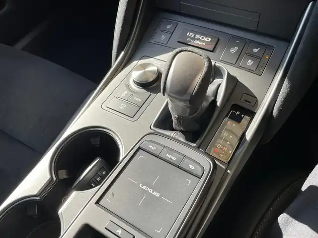 レクサス ＩＳ 500 FスポーツパフォーマンスファーストED 神奈川県 2023(令5)年 0.4万km ホワイトノーヴァガラスフレーク 500台限定車/サンルーフ/純正BBS製19インチAW/純正メモリーナビ・地デジTV/純正CD/DVD/SD/MSV/USB/BT/Miracast/パノラマモニター/ビルトインETC2.0/前後ドライブレコーダー/ベンガラ本木製コンビステアリング/ベンガラ本木製ドアパネル/レクサスセーフティシステム+/レーダークルーズコントロール/PCS/LTA/BSM/PKSA/PKSB/コーナーセンサー/オートハイビーム/LEDヘッドライト/前席パワーシート/シートヒーター/エアシート/ステアリングヒーター/パドルシフト/社外レーダー/プッシュスタート/スマートキー×2/カードキー×1/R7年ディーラー整備記録/保証書・取説あり